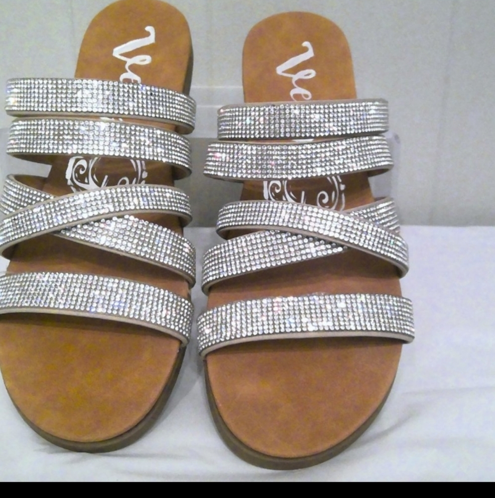 Very G New without tags  Kalinda Shimmer sandal in Silver